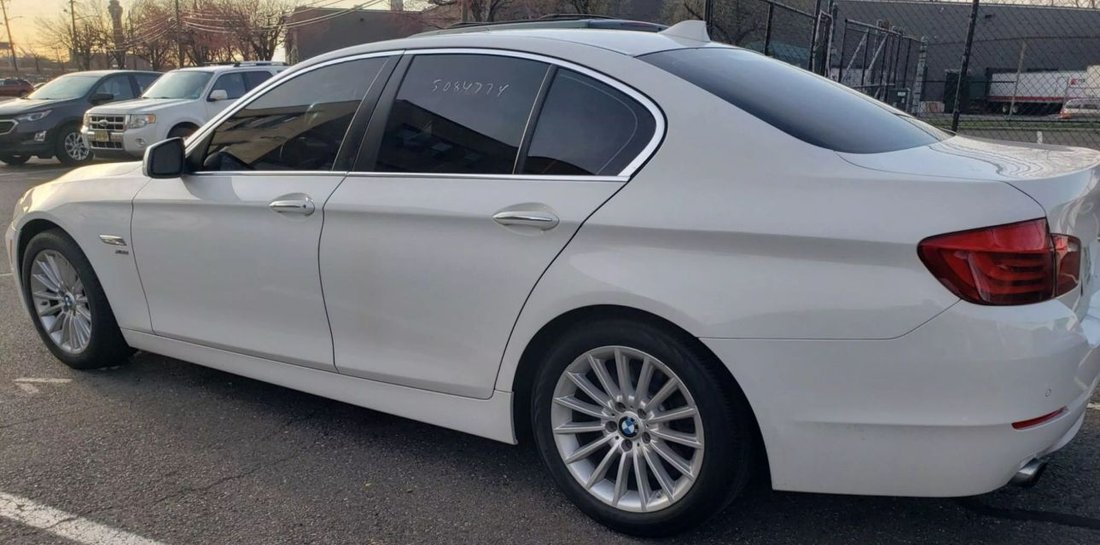 Sedan in Newark, NJ, United States 4 - 15555203