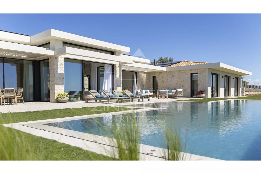 Villa in Nord, Roquefort-les-Pins, France 2 - 15551950