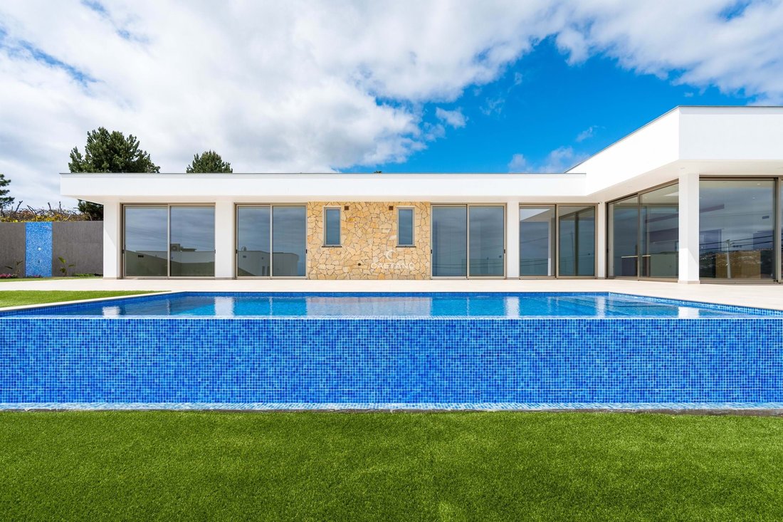 Villa in Estreito da Calheta, Autonome Region Madeira, Portugal 1 - 15555358