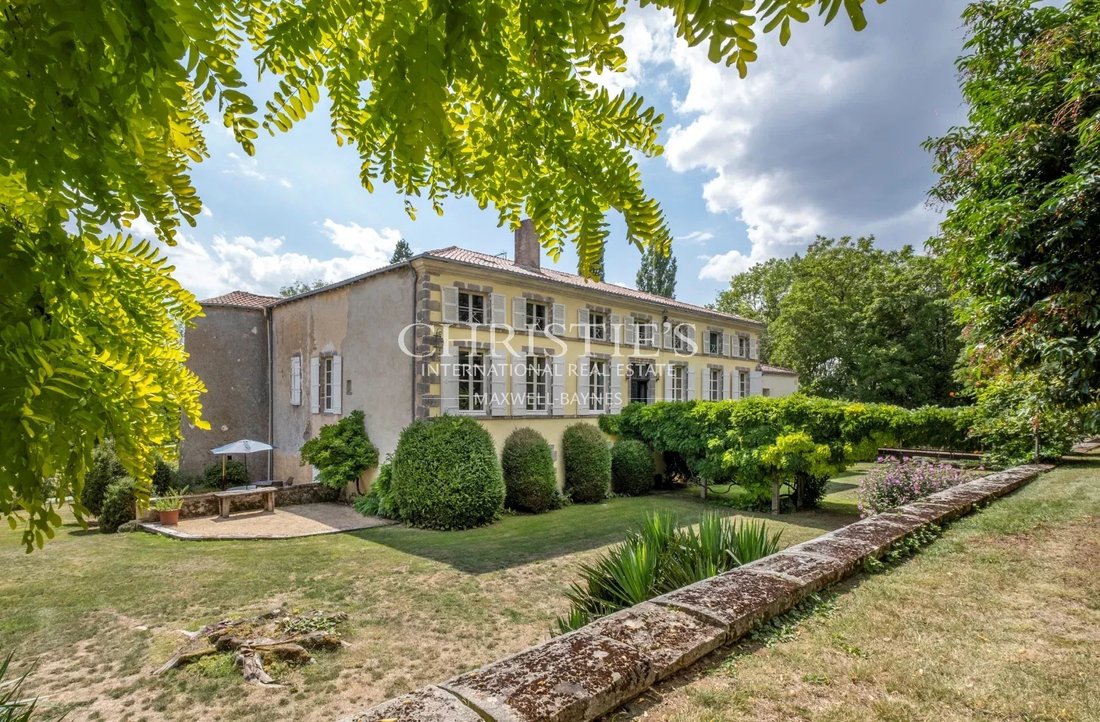 Castle in La Ferriere-en-Parthenay, Nouvelle-Aquitaine, France 1 - 14135214