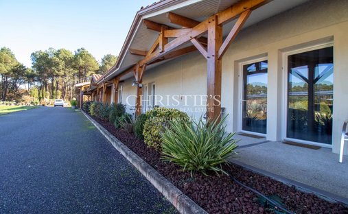 Castle for Sale in Casteljaloux, Nouvelle-Aquitaine, France