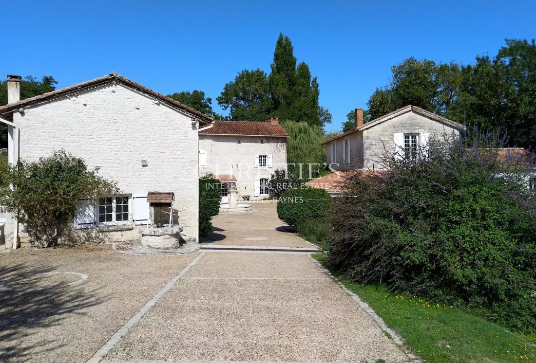 Estate in Linars, Nouvelle-Aquitaine, France 2 - 13714727