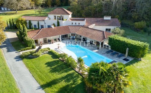Estate in Puyrousseau-Les Vergnes-Le Toulon, Perigueux, France 1