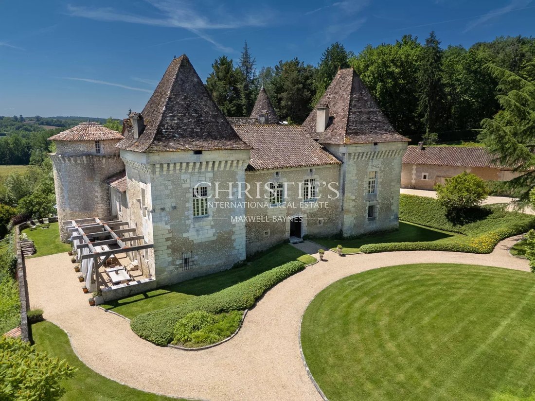 Castle in Hôtel de Ville-Quinconce-Saint Seurin-Fondaudège, Bordeaux, France 3 - 14361610