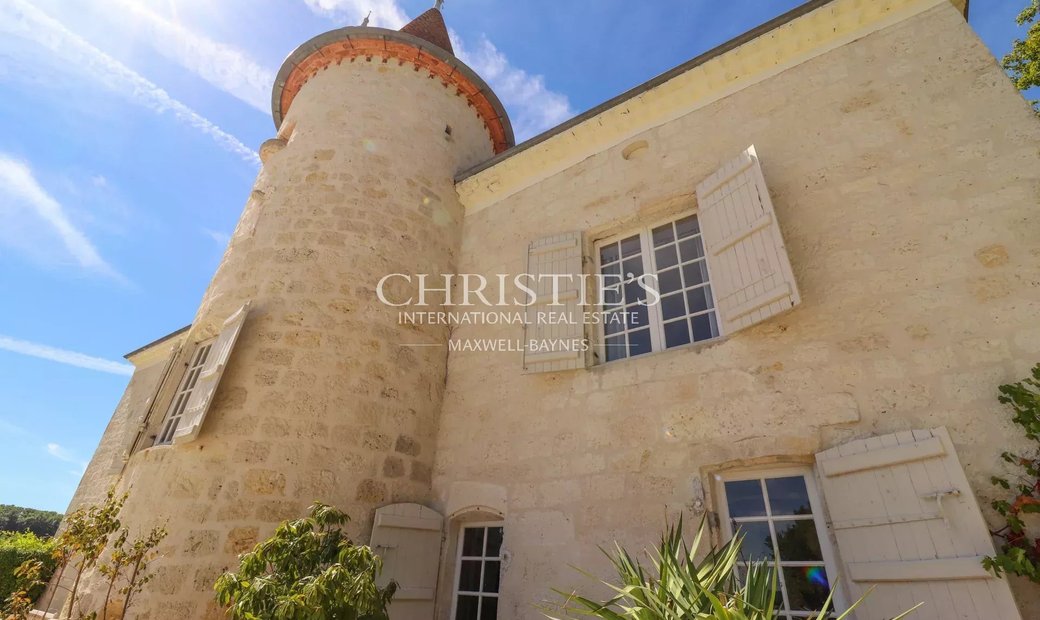 Majestic Chateau With Guest House & 2 Acres Of Land, Close To Agen