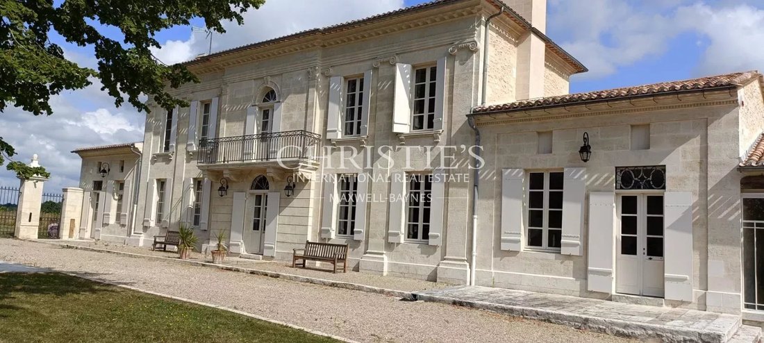 Estate in Fronsac, Nouvelle-Aquitaine, France 2 - 14007141