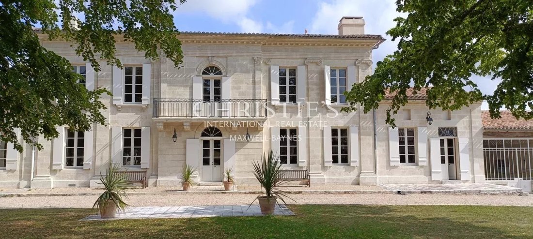 Estate in Fronsac, Nouvelle-Aquitaine, France 1 - 14007141