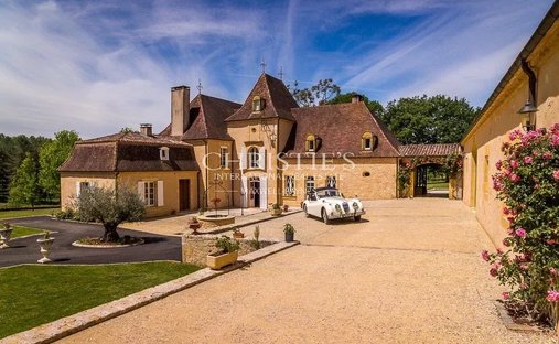 Schloss in Le Bugue, Neu-Aquitanien, Frankreich 1