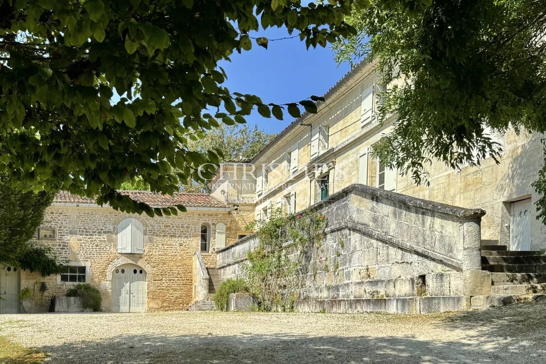 House in Moulidars, Nouvelle-Aquitaine, France 1 - 14683420
