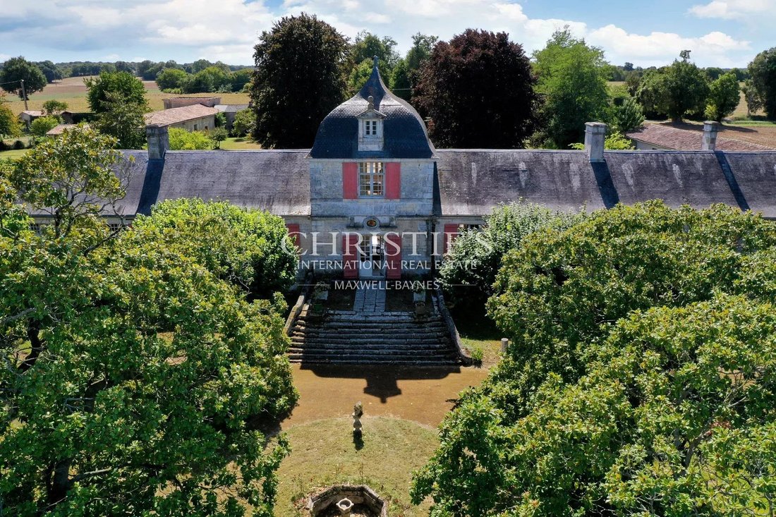 Castle in Est, Saint-Pierre-des-Corps, France 5 - 13714721