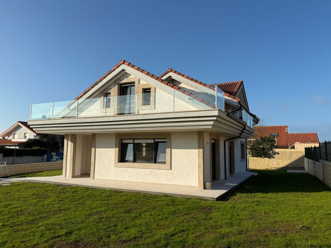 Chalet in Bareyo, Cantabria, Spain 2 - 15557377