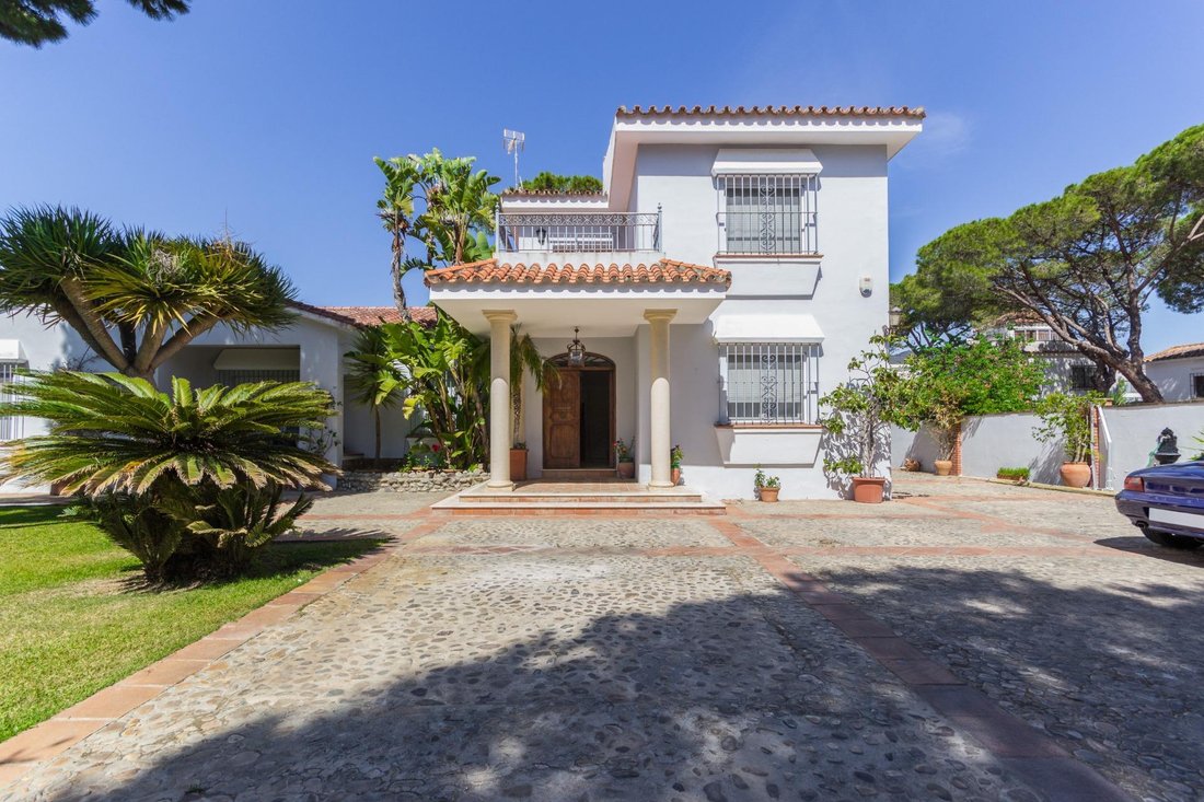 Chalet in El Puerto de Santa María, Andalusia, Spain 1 - 15557013