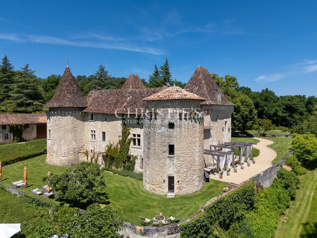 Castle in Hôtel de Ville-Quinconce-Saint Seurin-Fondaudège, Bordeaux, France 4 - 14361610