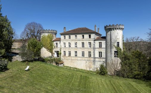 Schloss in Dirac, Neu-Aquitanien, Frankreich 1