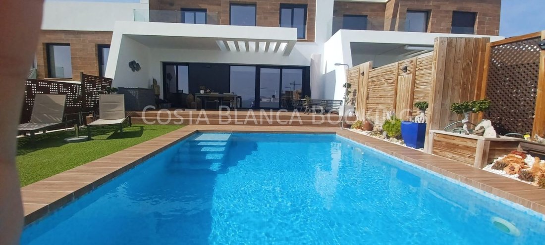 Chalet in Finestrat, Valencian Community, Spain 1 - 15557910