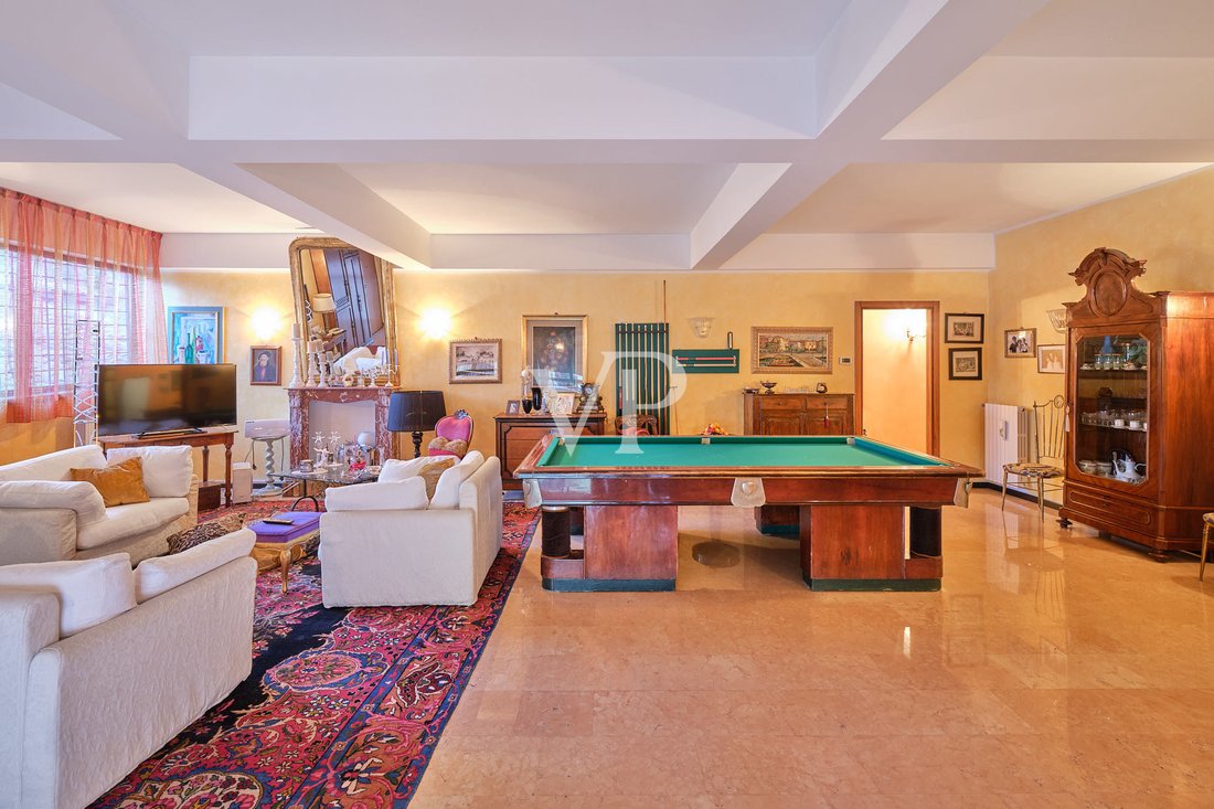 Apartment in Garda, Veneto, Italy 4 - 15559202