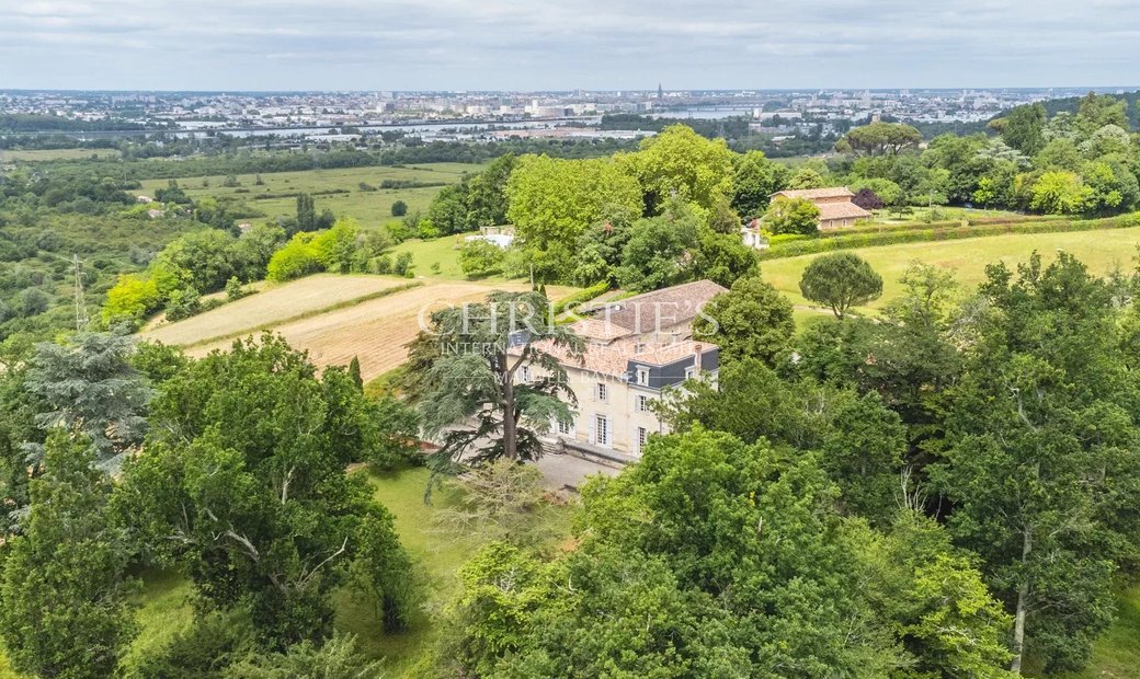 Castle for Sale in Bouliac, Nouvelle-Aquitaine, France