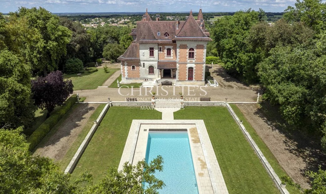 Cognac Magnificent Château With Panoramic Views