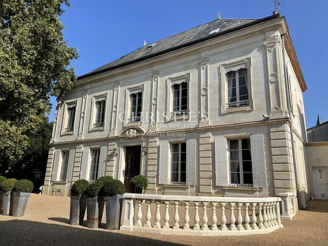 House in École Joseph Bara-Groupe scolaire Carnot-Hôtel de Ville, Agen, France 1 - 14493776