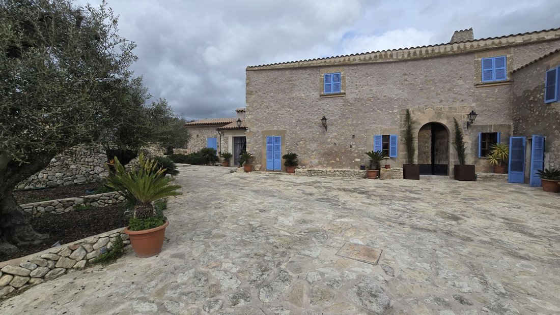 Villa in Maria de la Salut, Balearic Islands, Spain 4 - 15556627