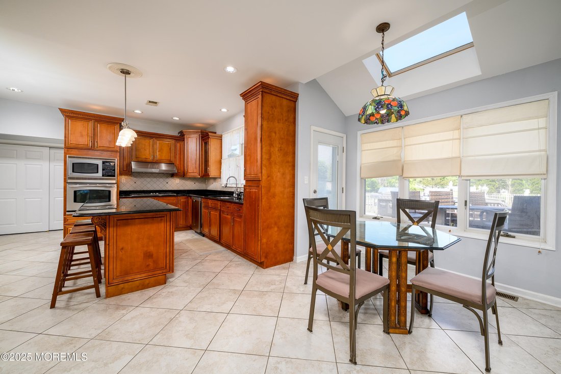 House in Freehold Township, New Jersey, United States 2 - 15558755