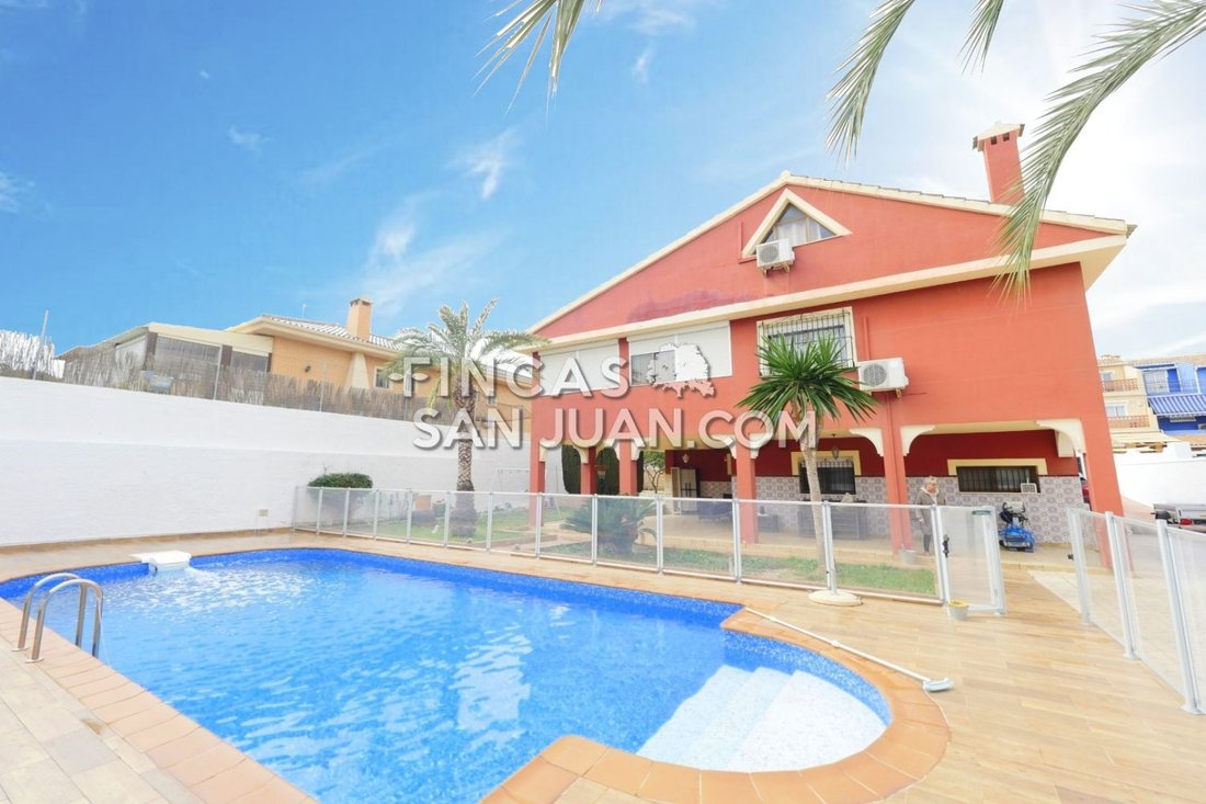 Chalet in Mutxamel, Valencian Community, Spain 1 - 15556494