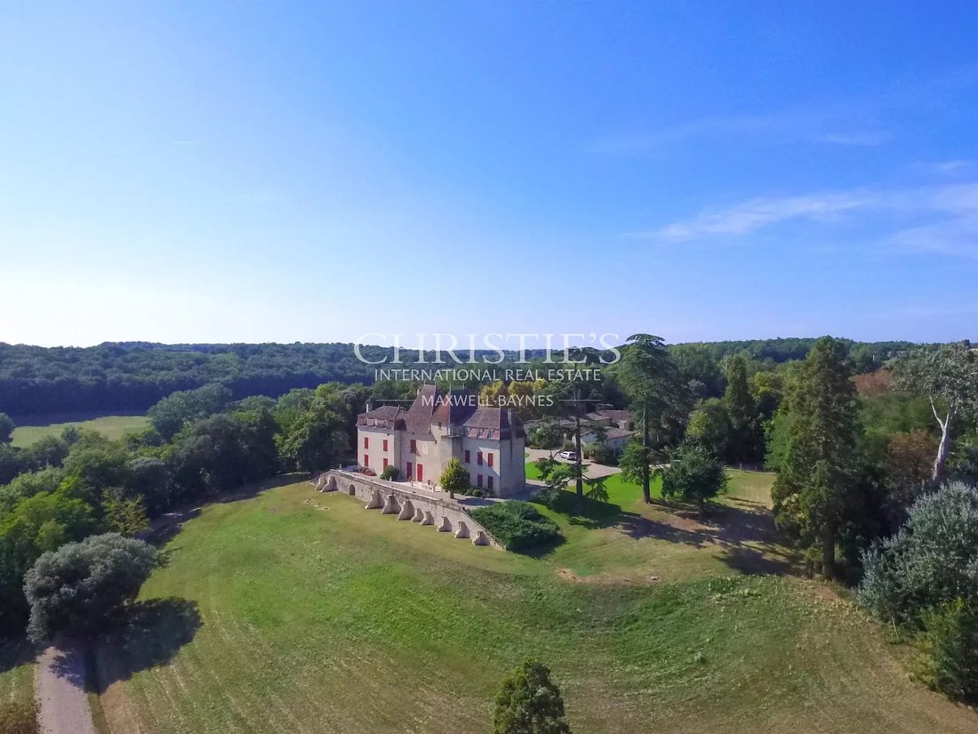 Castle in Mesterrieux, Nouvelle-Aquitaine, France 1 - 14750977