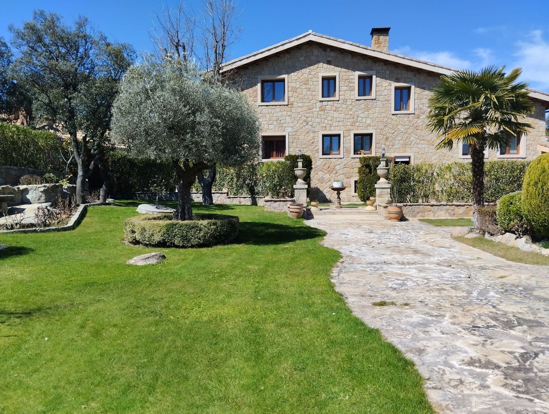Chalet in El Escorial, Comunidad de Madrid, Spain 1 - 15556234