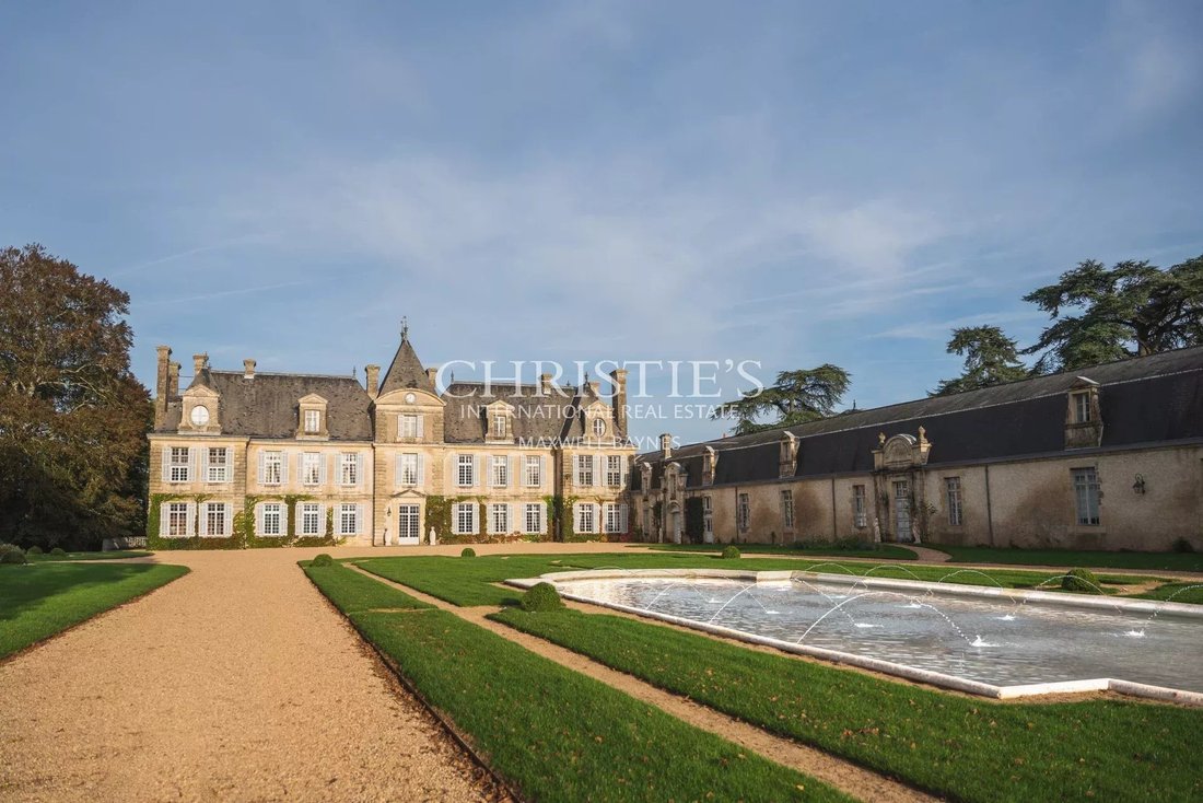 Castle in Curzay-sur-Vonne, Nouvelle-Aquitaine, France 2 - 14847609