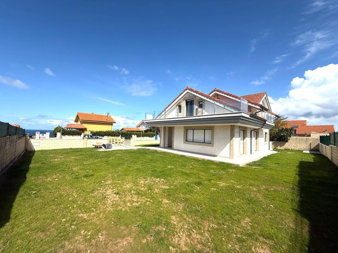 Chalet in Bareyo, Cantabria, Spain 1 - 15557377