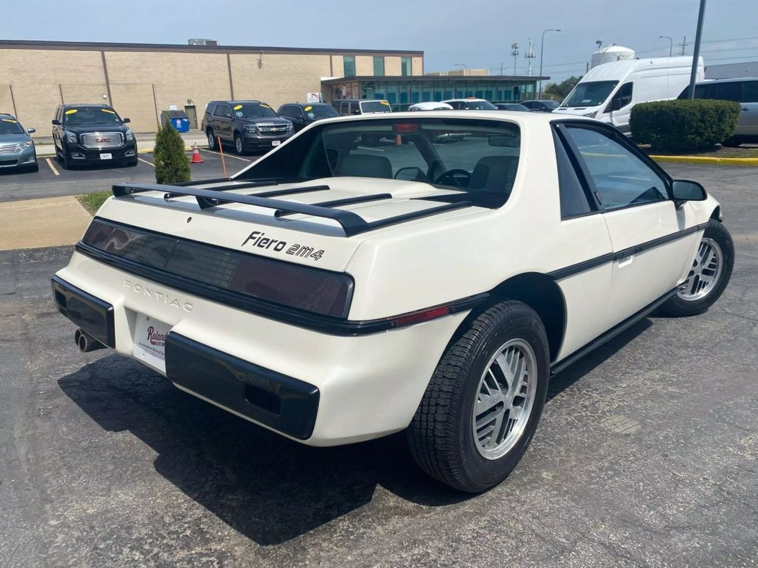 Coupe in Elk Grove Village, IL, United States 5 - 15559438