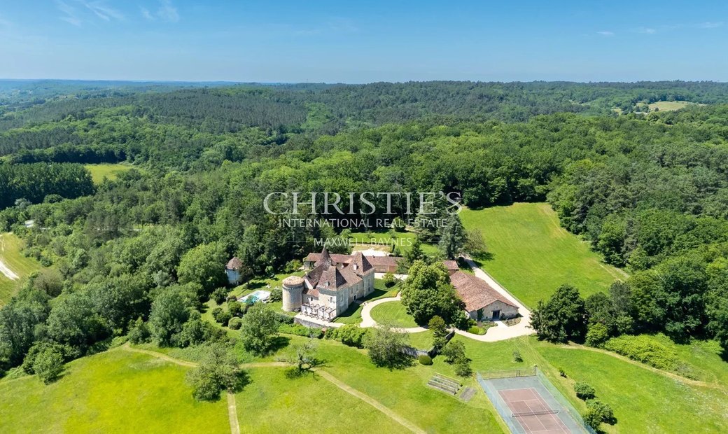 Dordogne Stunning 15th And 17th Century Château