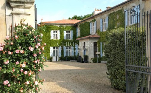 Castillo en Semussac, Nueva Aquitania, Francia 1