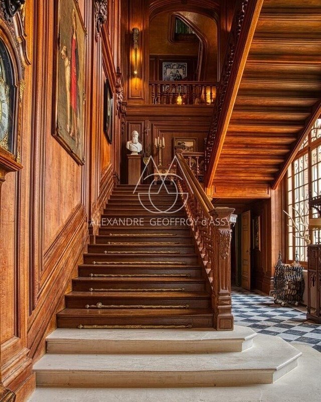 Sologne’s Renaissance Jewel: A Neo-Gothic Château Reborn in Vierzon’s Golden Light