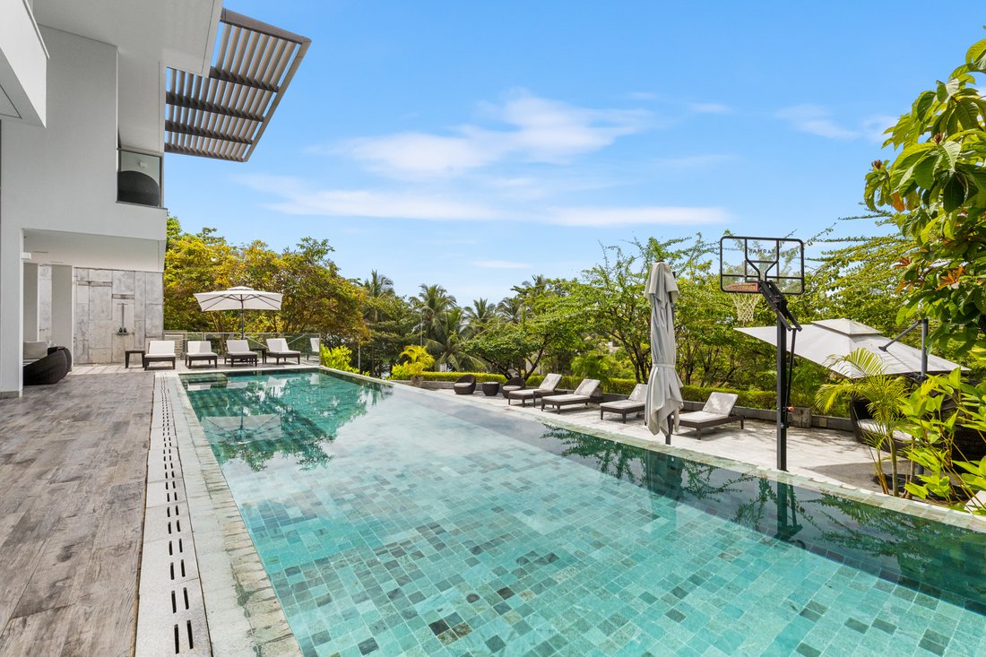 Condo in Thep Krasatti, Phuket, Thailand 1 - 15557576