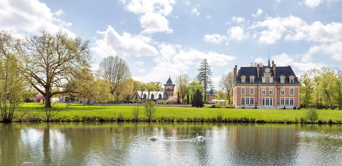 Castle in Lamotte-Beuvron, Centre-Val de Loire, France 1 - 15555870