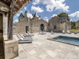 Exceptional 15th Century Ismh Château : A Majestic Retreat Set On A 93 Hectare Estate - 2