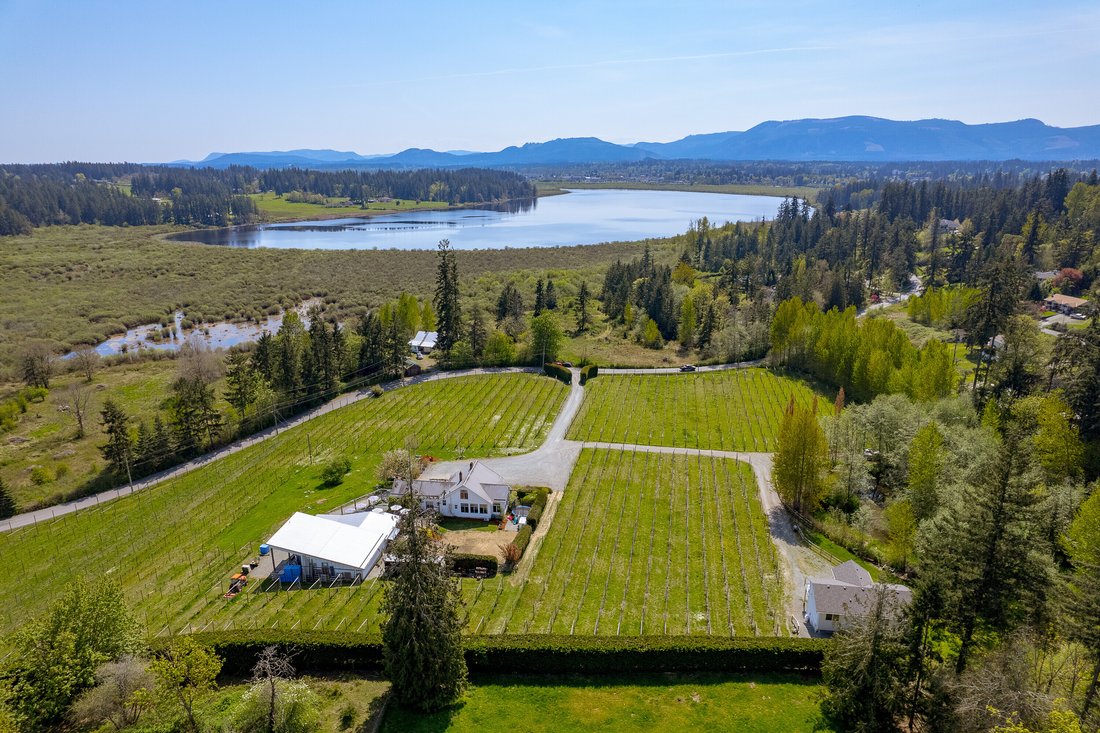 House in Duncan, British Columbia, Canada 2 - 15559155