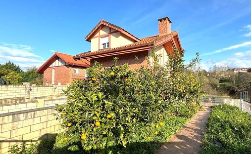House in Hazas de Cesto, Cantabria, Spain 1
