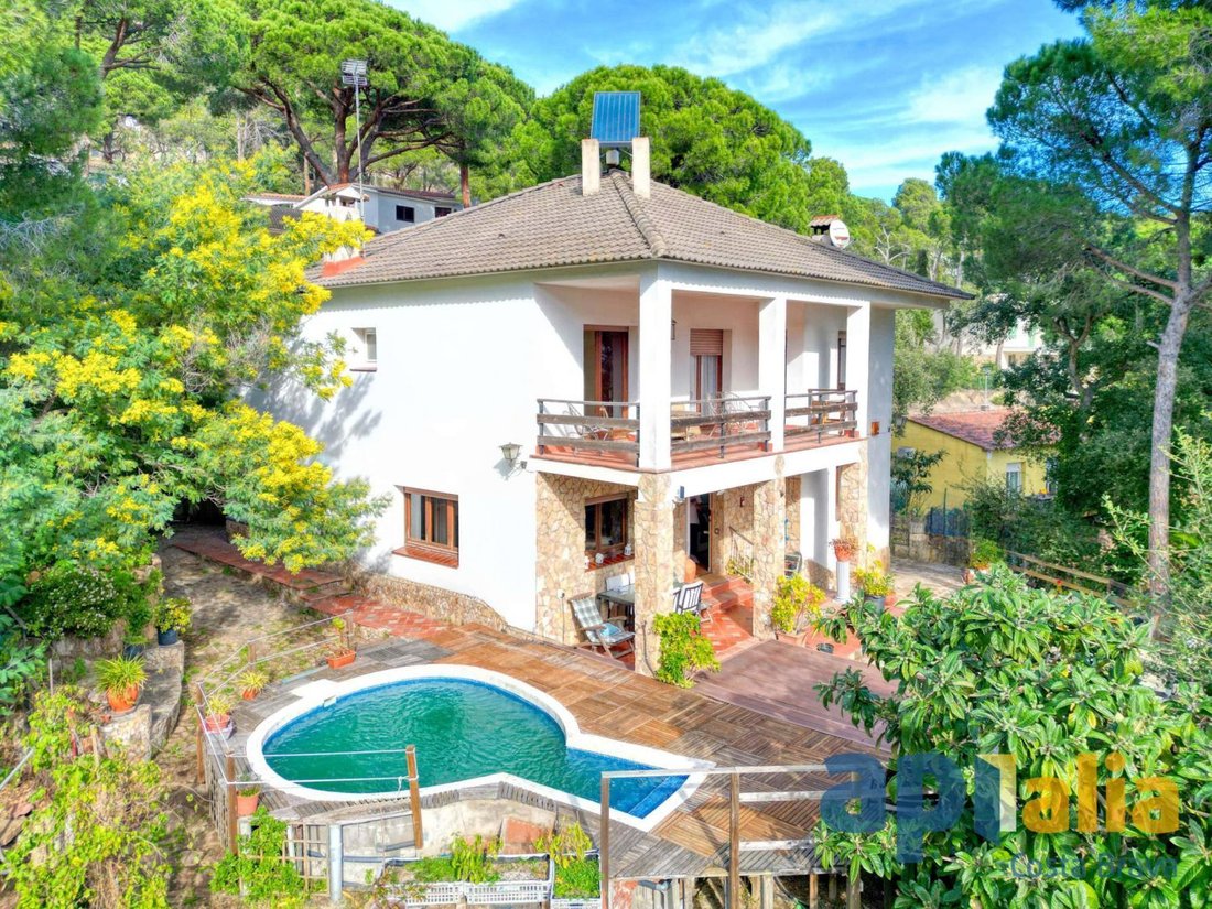 Chalet in Sant Feliu de Guixols, Catalonia, Spain 1 - 15557454