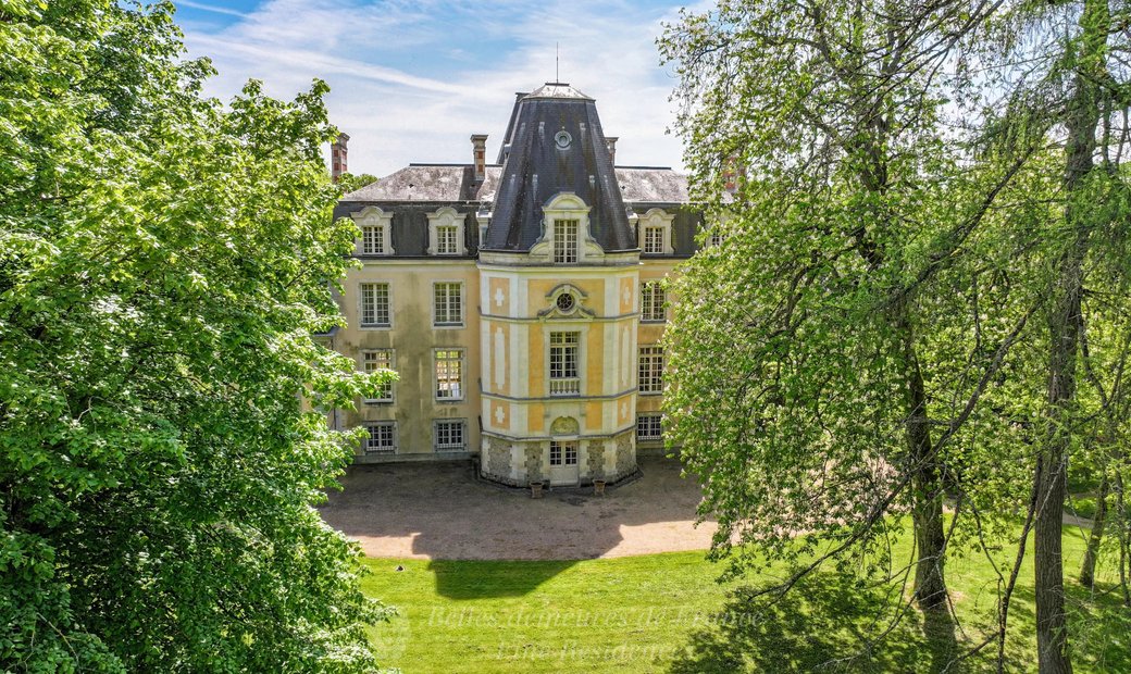 Castle for Sale in Coulaines, Pays de la Loire, France