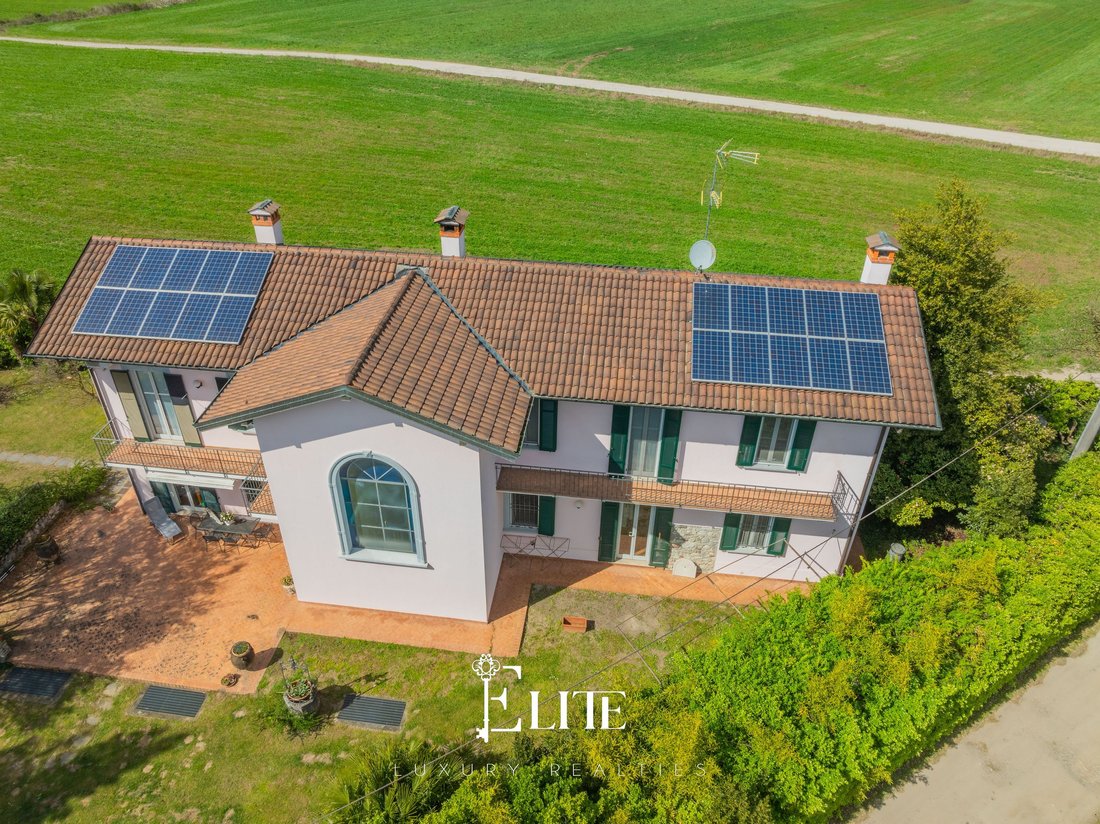 Villa in Sesto Calende, Lombardy, Italy 4 - 15574092