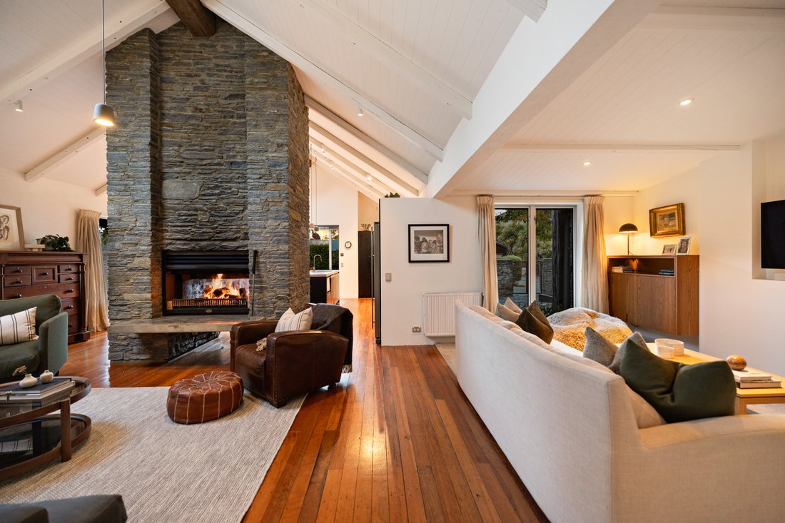 House in Queenstown, Otago, New Zealand 2 - 15565981