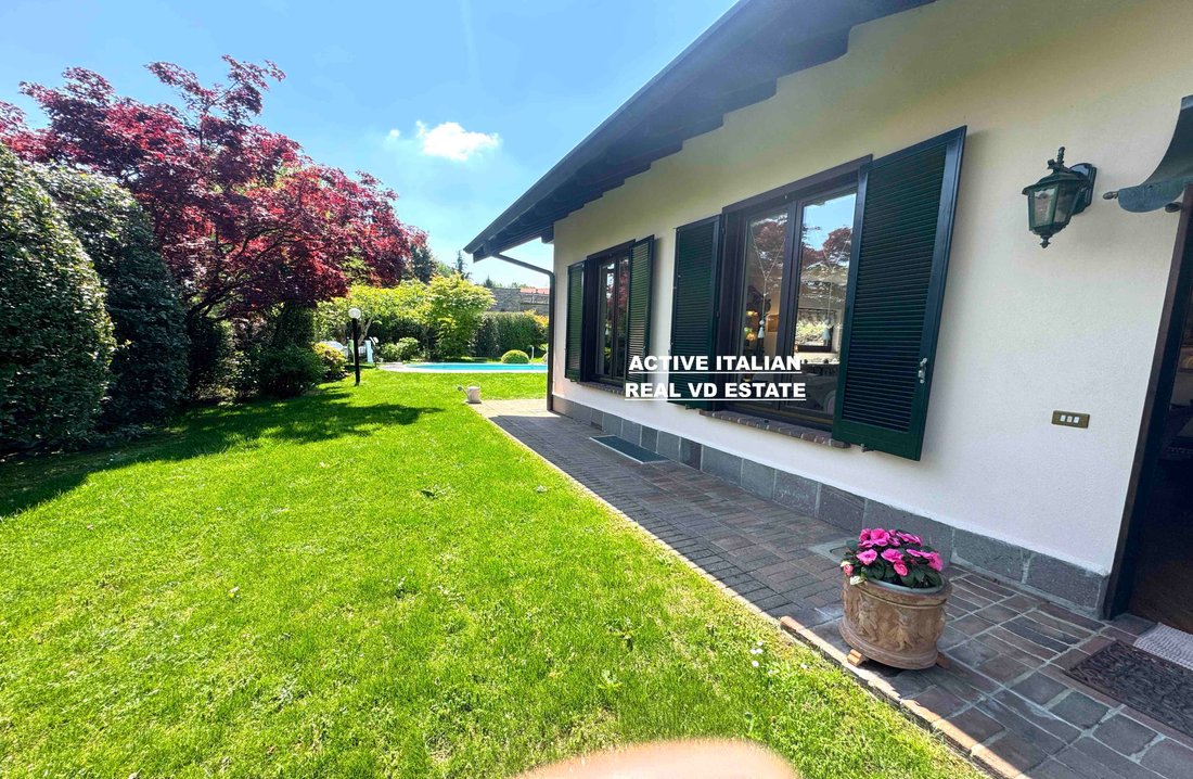 Villa in Guanzate, Lombardy, Italy 2 - 15564875