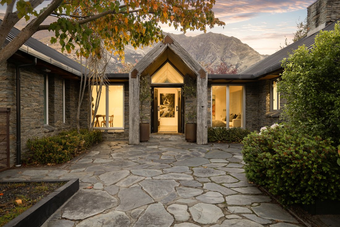 House in Queenstown, Otago, New Zealand 1 - 15565981