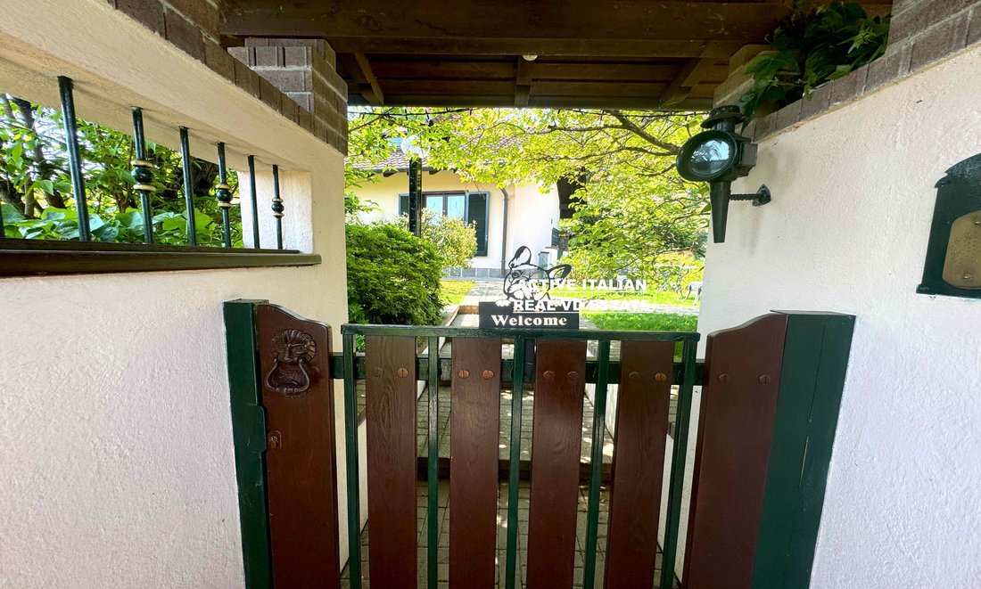 Villa in Guanzate, Lombardy, Italy 4 - 15564875