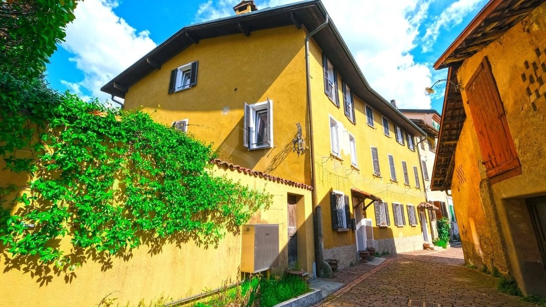 Apartment in Collina d'Oro, Ticino, Switzerland 1 - 15564236