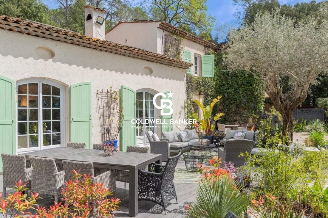 Villa in Nord, Roquefort-les-Pins, France 1 - 15564109