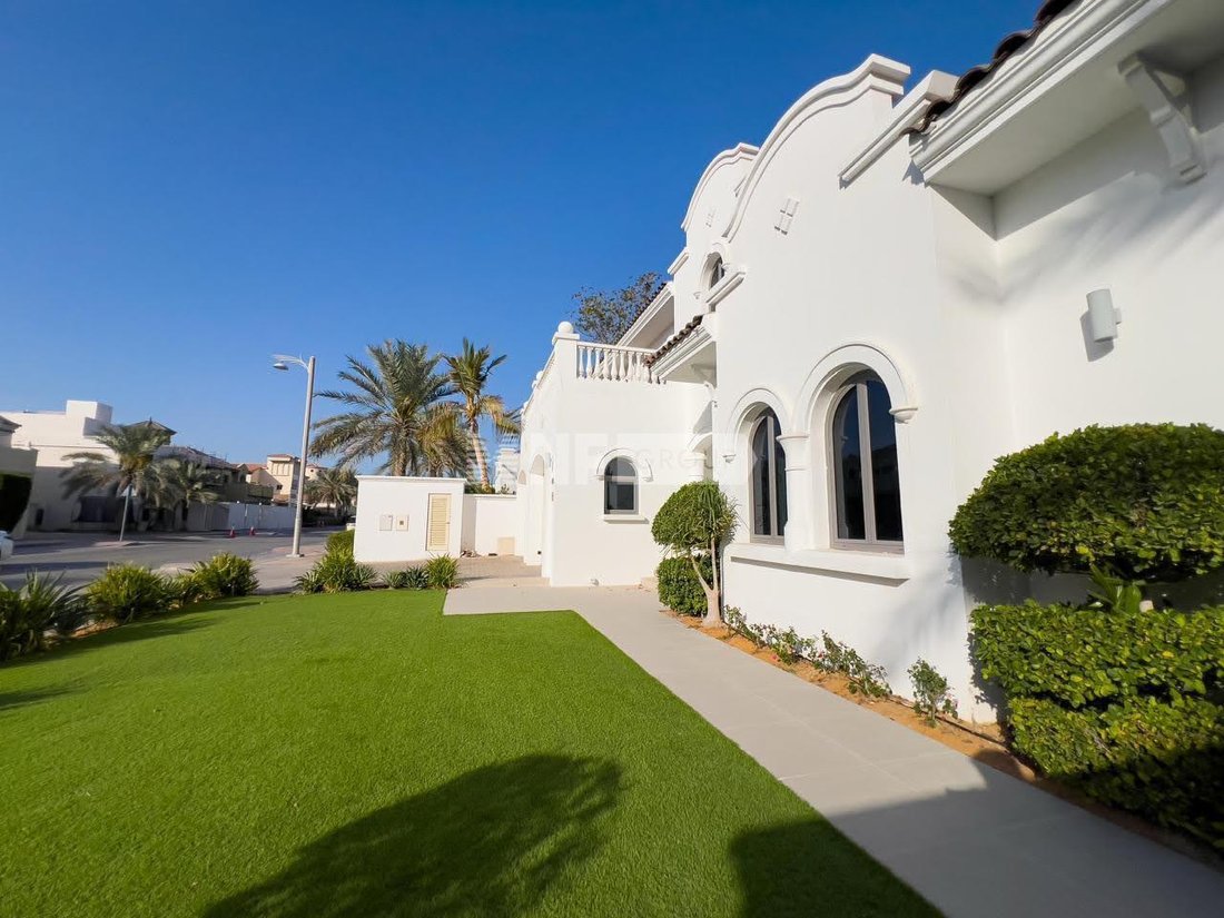 Villa in Palm Jumeirah, Dubai, United Arab Emirates 2 - 15564098