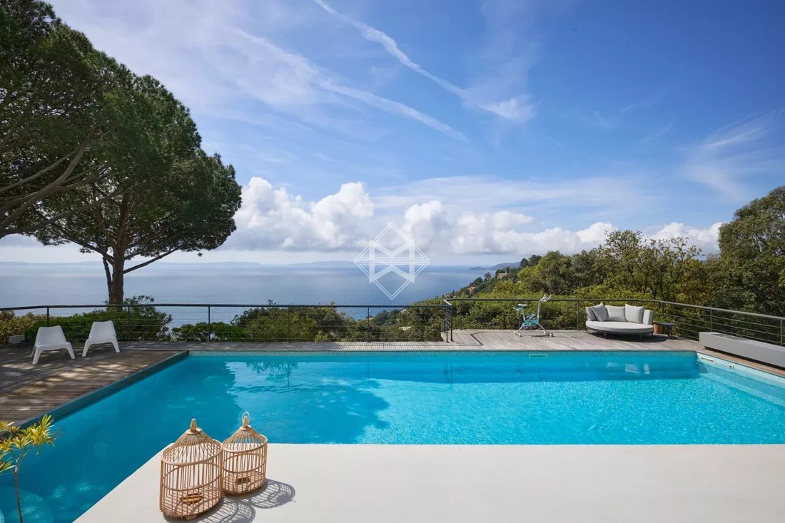 Villa in Le Lavandou, Provence-Alpes-Côte d'Azur, France 1 - 15302390